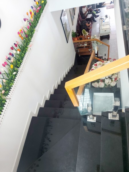 Nhà đẹp ven biển, khu du lịch non nước DTSD 110m² giá chỉ 4 tỷ mốt