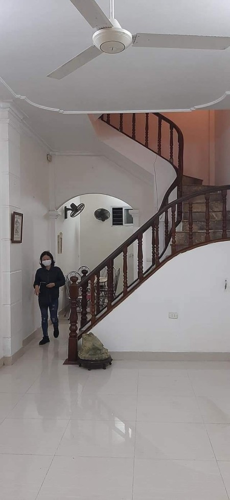 Nhà liền kề ngõ ôtô đỗ ngày đêm hưởng lộc từ chủ nhà và các tiện ích xã hội, 4 tầng, giá 5,8 tỷ đồng