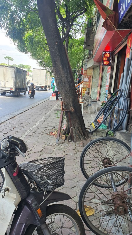 Cần bán nhà mặt phố Nguyễn Văn Linh, Quận Long Biên, 4 tầng, giá bán 3.5 tỷ
