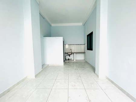 Phòng trọ giá rẻ mới xây gác cao 1m7 ban công cửa sổ thoáng mát ngay Bến Xe An Sương
