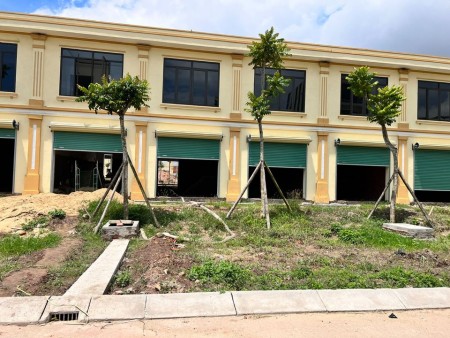 Bán nhà 2 tầng liền kề mặt tiền đường đối diện chợ Đồng Cát Mộ Đức 990 triệu. sở hữu