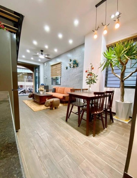 Bán gấp nhà Hùng Vương, lô góc, đa tiện ích, 3 tần đúc, dtsd 48m2, giá nhỉnh 3 tỷ