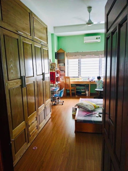 Nhà nguyên căn rộng rãi x 5 tầng, khu dân cư, giá chỉ 4,5 tỷ đồng TL