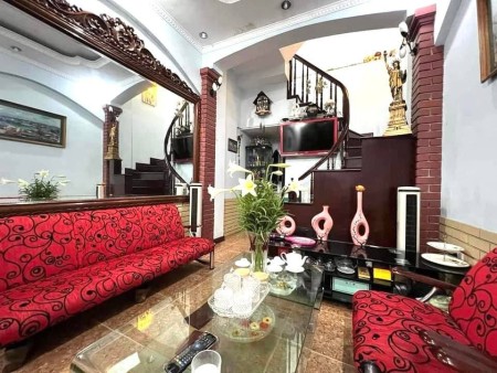 Siêu phẩm nhà Trần Quốc Hoàn diện ích 41m2, giá nhỉnh 4 tỷ, bê tông kiên cố
