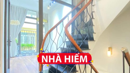 Bán nhà gần đại học Ngoại Thương 2 mặt thoáng phân lô dân trí cao, hơn 4 tỷ