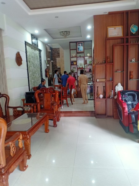 Bán nhà Nguyễn Đình Chiểu - Ngũ Hành Sơn diện tích 368m2 để lại nội thất
