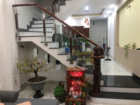 Nhà hiếm Phú Hữu Q.9 DTSD 74m² x 2 tầng LH 0902799422
