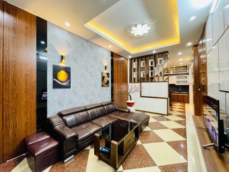Bán gấp nhà phố Hoàng Cầu cách ô tô 20m, lô góc thoáng giá thương lượng