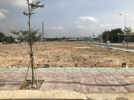 Cần bán 2 lô giá 600tr 150m2 mặt tiền đường thị Trấn Gò Dầu