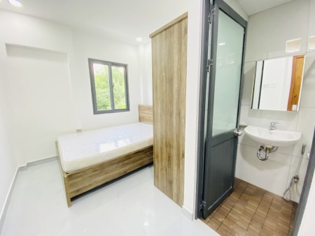Căn Hộ Mới Xây, sẵn nội thất, siêu thoáng ngay Lạc Long Quân Quận 11