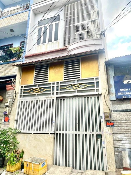 Bán gấp nhả hẻm chính chủ DT 40m², giá bán hời chỉ 4,2 tỷ đồng TL