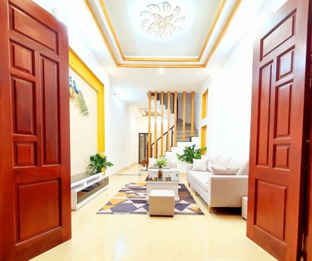 Bán nhà Hoàng Mai 38m2 5 tầng, MT 3.8m, chỉ 4.35 tỷ Hoàng Mai. Alo em Lan 24/24h 0975258510