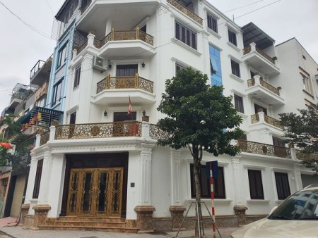 Cần bán biệt thự Ngoại Giao Đoàn diện tích sử dụng 240m2 mặt tiền 12m