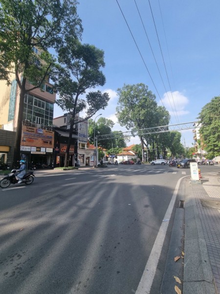 Bán Gấp Góc 2 MT Lý Tự Trọng phường Bến Thành Quận 1 giá bán thương lượng