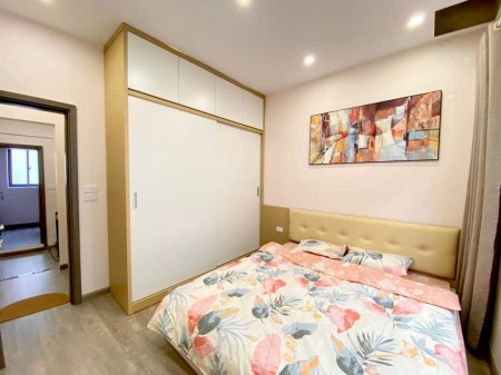 Hơn 4 tỷ DT 42m2 nhà đẹp ngã tư Sở gần phố ngõ 3 gác 4PN full nội thất
