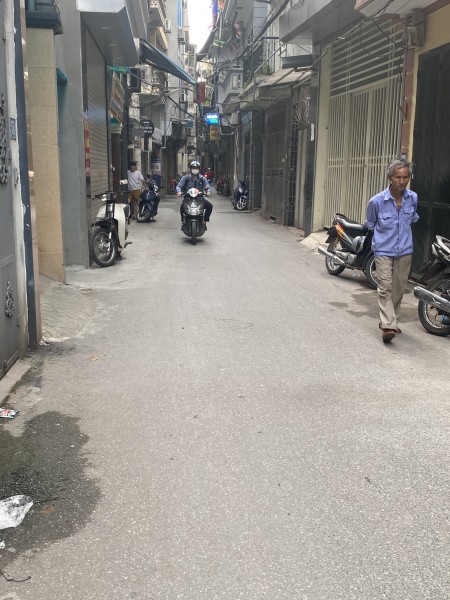 Ngay ngã tư sở mặt ngõ kinh doanh lô góc ngõ thông 30m ra mặt phố lh 0378431960