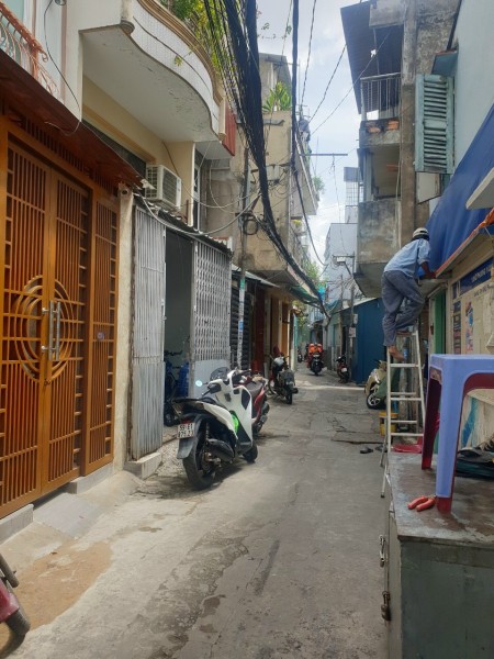 Bán nhà H3m Cô Giang, phường Cầu Ông Lãnh, Quận 1 DTSD 3mx5,5m. T+3L đúc giá 2,6 tỷ