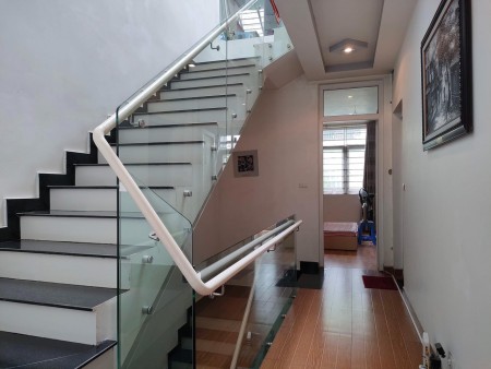 Bán nhà phân lô ngõ phố Mai Dịch, liên hệ 0833277577 sổ chính chủ, giá tốt