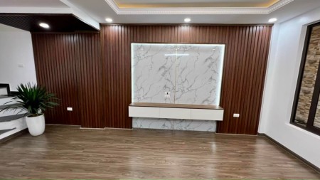 Bán nhà mới Hồ Tùng Mậu, gần ô tô dtsd 50m2, đúc 5 tầng, giá 5.7 tỷ khu an ninh