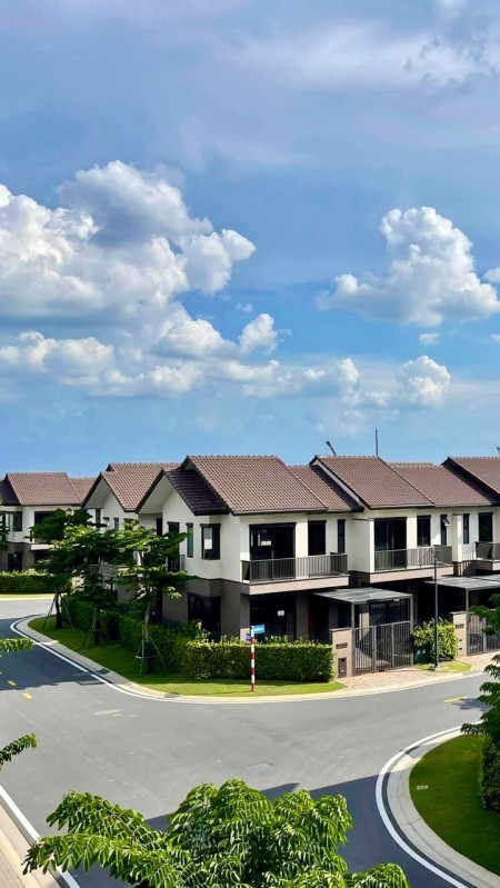 Cần bán gấp nhà phố vườn 1 trệt 1 lầu giá tốt, mới bàn giao tại Waterpoint. Giá 3 tỷ 5
