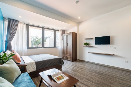 Cho thuê căn hộ cao cấp đầy đủ nội thất, có cửa sổ thoáng ngay trung tâm Quận 3