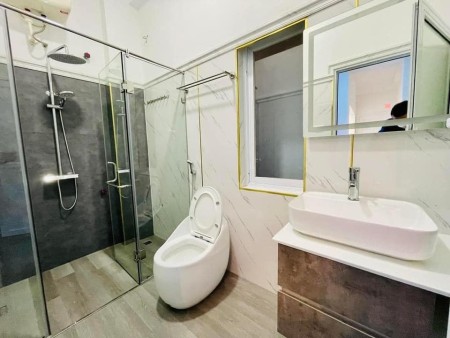 Đường Láng Quận Đống Đa dtsd 41m2 giá 5.2 tỷ ô tô đỗ cửa an sinh tốt ngõ thông