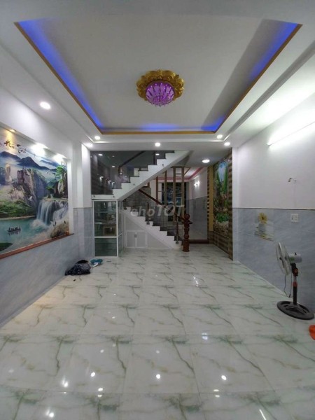 Bán gấp căn nhà đối diện trường học