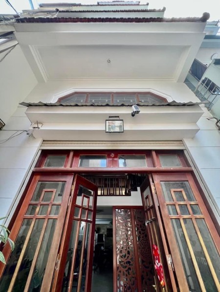 Cần bán gấp nhà diện tích 70m2 phố Quang Nhân ô tô đỗ cửa, lh 0967163333