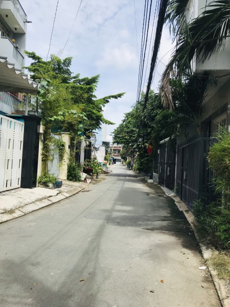 Gấp nhà 1 trệt 3 lầu ngay trung tâm phường Trường Thọ Tp.Thủ Đức