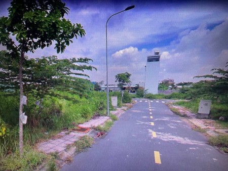 Chủ cần ra gấp lô đất tại phường Phú Hữu Quận 9, TPHCM, khu dân cư đông