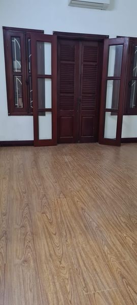 Cần bán nhà 5 tầng Quan Hoa Cầu Giấy Hà Nội giá 8.2 tỷ, thương lượng lh 0962918241