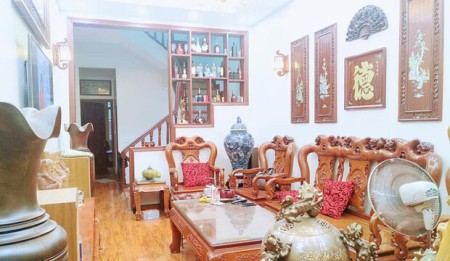 Bán nhà Thạch Bàn Long Biên vị trí siêu đẹp, 40m2 giá chỉ nhỉnh 3 tỷ, cạnh hồ, oto đỗ cổng.