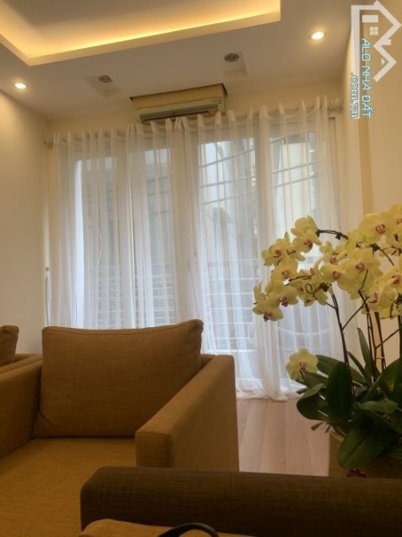 Chính chủ bán nhà phố Ông Ích Khiêm, Ba Đình 6 tầng thang máy, giá 12 tỷ