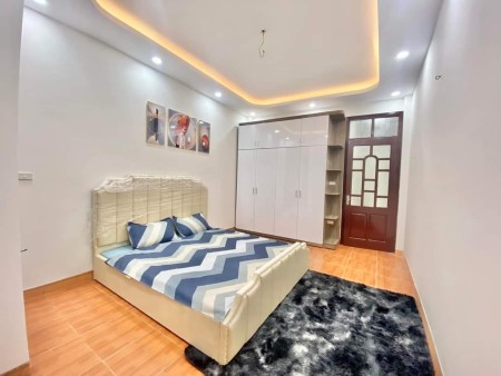 Bán nhà ngõ 250 Tân Mai, gần sân bóng, diện tích 43m2, giá bán chỉ 2.85 tỷ