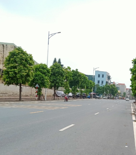 Bán đất tặng nhà Ỷ Lan, đường 4 làn xe, view hồ, diện tích 200m2, giá 10 tỷ.