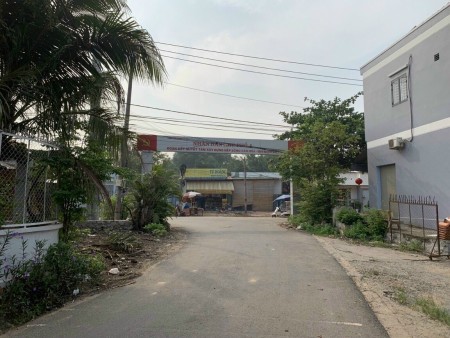 Cần bán gấp nhà đường nhựa Tp Thủ Dầu Một diện tích sử dụng 90m2