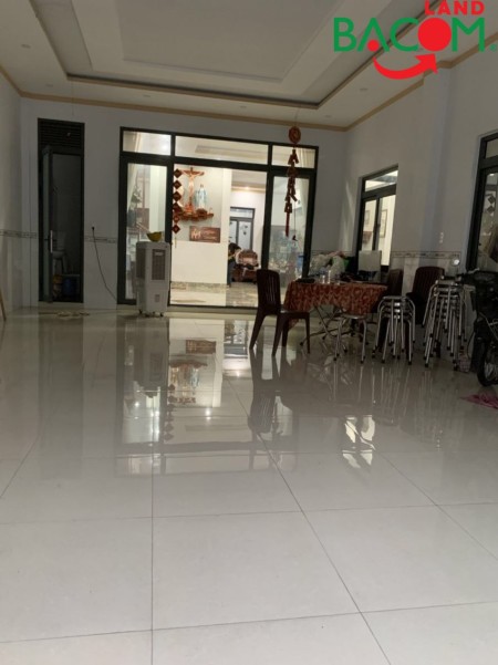 Bán nhà 1 trệt 1 lầu ngang 7m đường xe hơi gần bệnh viện Đồng Nai lh 0762222220