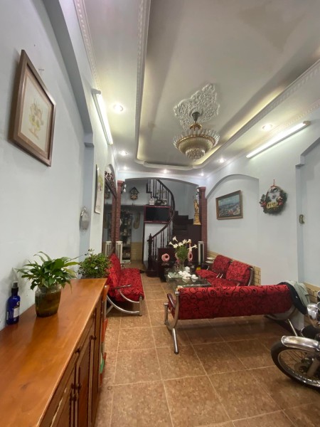 Chính chủ cần bán nhà tại Hoàng Cầu, Đống Đa - Nhà 6 tầng, hiện trạng như mới, giá 6.5 tỷ.