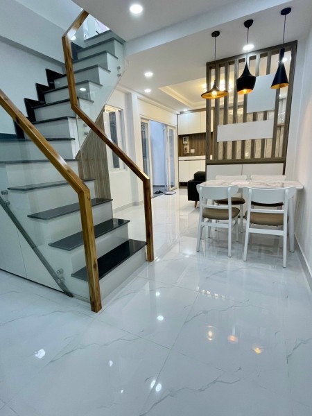 Kẹt cần bán nhà Thành Thái Quận 10 diện tích sử dụng 120m2 giá 3tỷ8