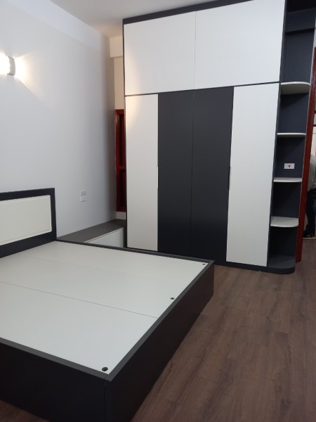 Tôi định cư nước ngoài cần bán cực rẻ Nhà mặt phố Mai Dịch 100m2 kinh doanh sầm uất