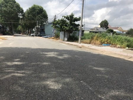 Cần bán lô góc 3 mặt tiền Đỗ Nhuận, diện tích 180m2, full thổ cư