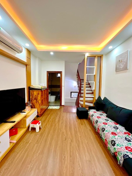 Chỉ 3,9 tỷ có ngay nhà đẹp 6 tầng ở ngay, đường Võ Chí Công ngõ thoáng sạch sẽ gần đường oto