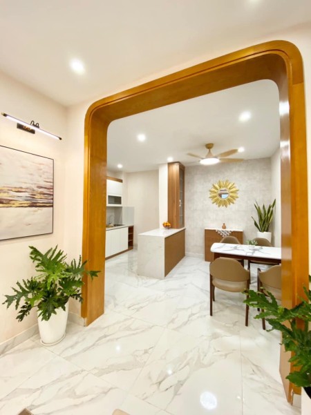 Bán nhà phố Hoàng Văn Thái, ô tô tránh, diện tích 100m2 x 4 tầng, giá chỉ 13,5 tỷ