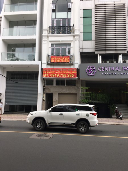 Cho thuê Nguyên căn / mặt bằng MT Hai Bà Trưng, P.6, Q.3 trệt, 4 lầu, Sân thượng