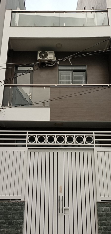 Nhà hiếm Dương Quảng Hàm DT 44m² giá chỉ 5,9 tỷ đồng, lh 0945715802