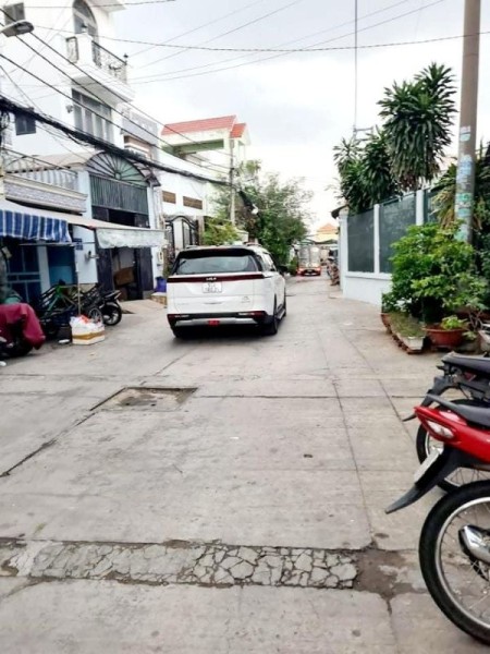 Nhà hiếm HXH 225 Lê Văn Quới, gần ngã tư bốn xã