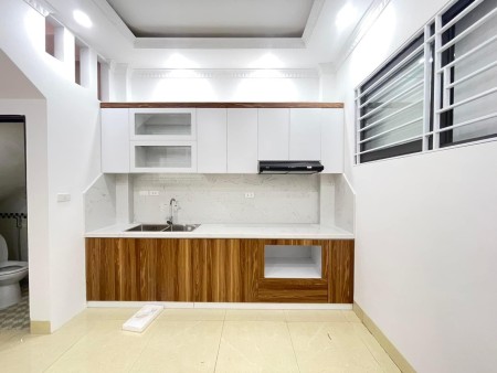 Bán nhà Đội Cấn hơn 5 tỷ lô góc 30m ra mặt ngõ ô tô tránh 5 tầng đúc mới tinh
