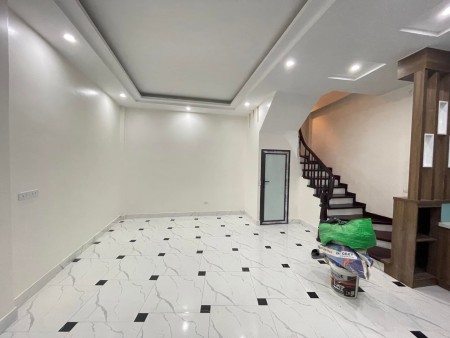 Bán gấp nhà ở Đường Láng diện tích 45m2 chỉ hơn 4 tỷ, nhà 4 tầng mới