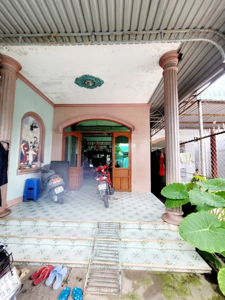 Bán nhà sổ riêng ngay hồ bơi Phương Nam, diện tích 111m², giá chỉ 2,6 tỷ còn có TL