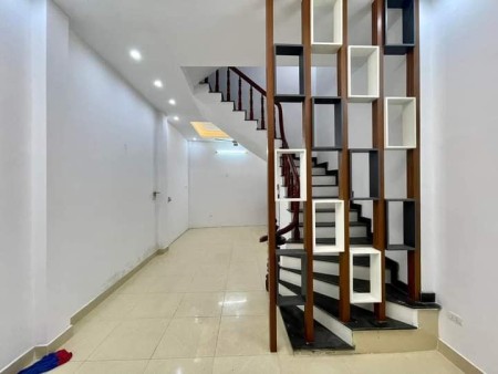 Bán nhà Hoàng Mai diện tích 40m2 x 4 tầng, MT 4.2m, giá 3.9 tỷ Hoàng Mai